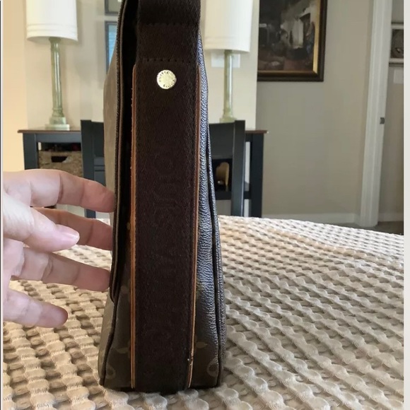 LOUIS VUITTON Beaubourg Messenger Bag Monogram Canvas - Picture 5 of 14